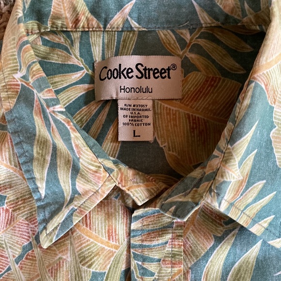Hawaiian Shirt - Cooke Street - Honolulu - Made in Hawaii - USA - 100% Cotton - Picture 2 of 7